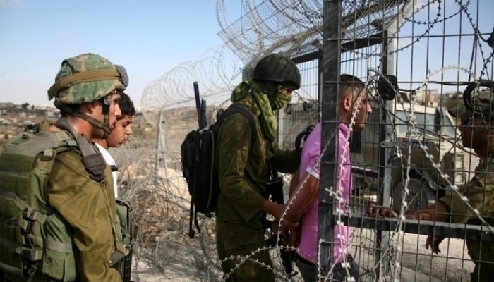 جيش الاحتلال يعتقل شابين شمال قطاع غزة 

