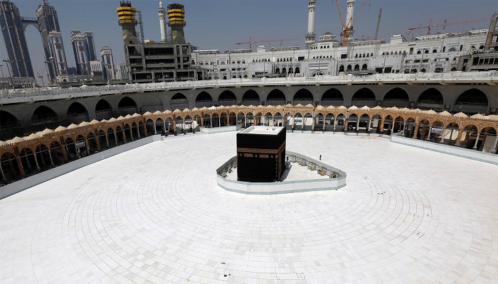 السعودية تسمح بعودة أداء الصلاة في المسجد الحرام لأول مرة منذ 7 أشهر
