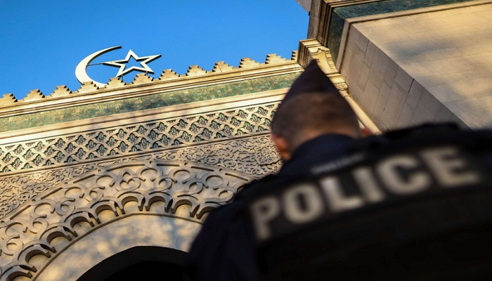 فرنسا تعلن حلّ جماعة الشيخ أحمد ياسين وحركة حماس تعلق
