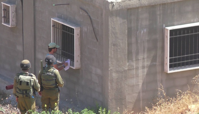 الاحتلال يخطر بوقف البناء في ثلاثة منازل مأهولة ببلدة الخضر جنوب بيت لحم