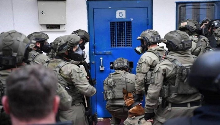 نادي الأسير: قوات القمع تقتحم قسم (7) في سجن 