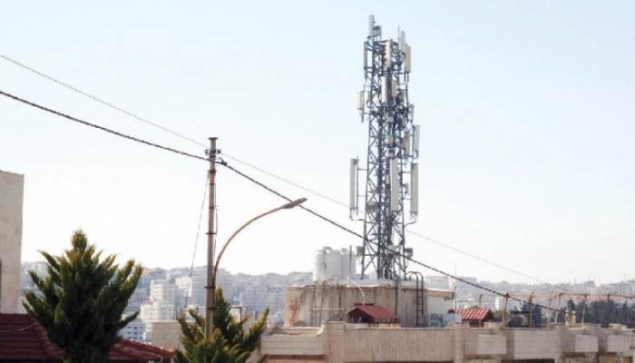 السلطة الفلسطينية تنوي مقاضاة إسرائيل لترخيصها شركات اتصال بالضفة
