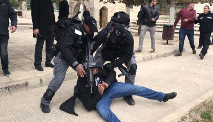 الاحتلال يعتقل اثنين من حراس مقبرة باب الرحمة في القدس