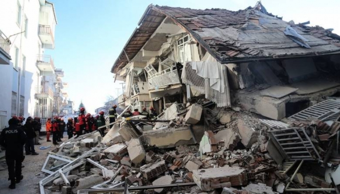 زلزال قوي يضرب ولاية إزمير غربي تركيا  
