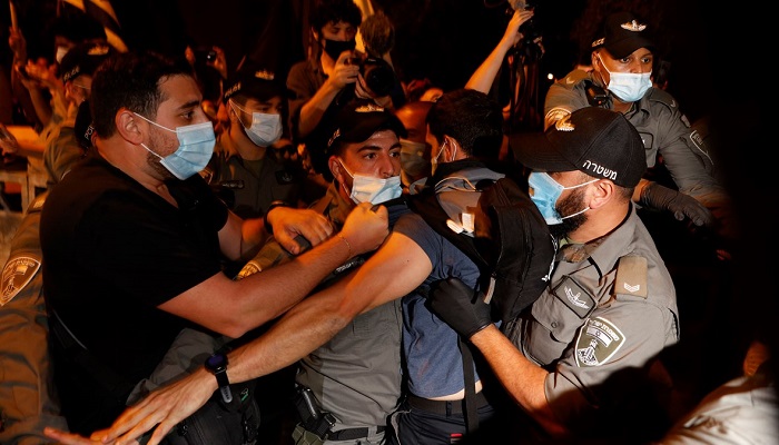 130 ألف إسرائيلي يتظاهرون ضد نتنياهو واعتقالات في صفوفهم

