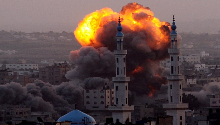 كاتب إماراتي يبارك قصف الاحتلال لغزة (صورة)