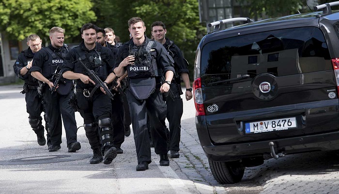 ألمانيا: القبض على شاب يشتبه في تخطيطه 
