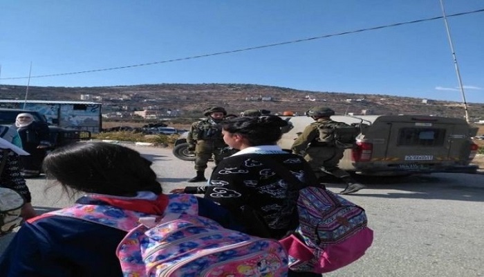 الاحتلال يحاصر مدرسة في اللبن الشرقية (فيديو) 