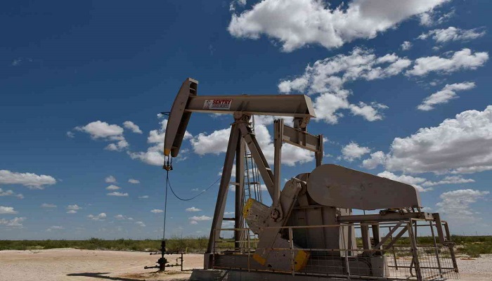 النفط يصعد بنحو 2.6%
