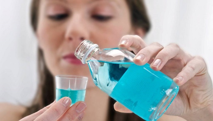 تجربة علمية تزعم اكتشاف أن غسول الفم قد يقتل فيروس كورونا في ثوان!
