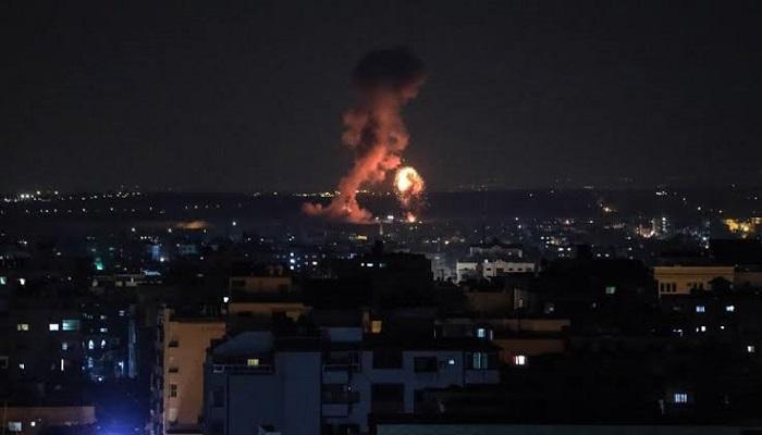 الاحتلال يقصف عدة مواقع في قطاع غزة 

