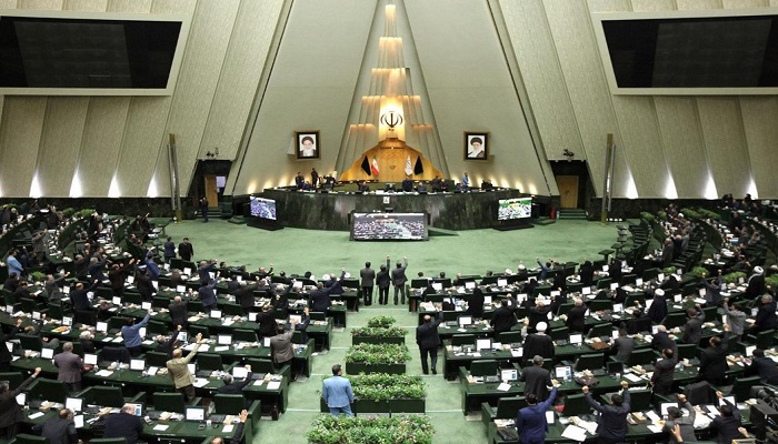 البرلمان الإيراني يقر رفع نسبة تخصيب اليورانيوم

