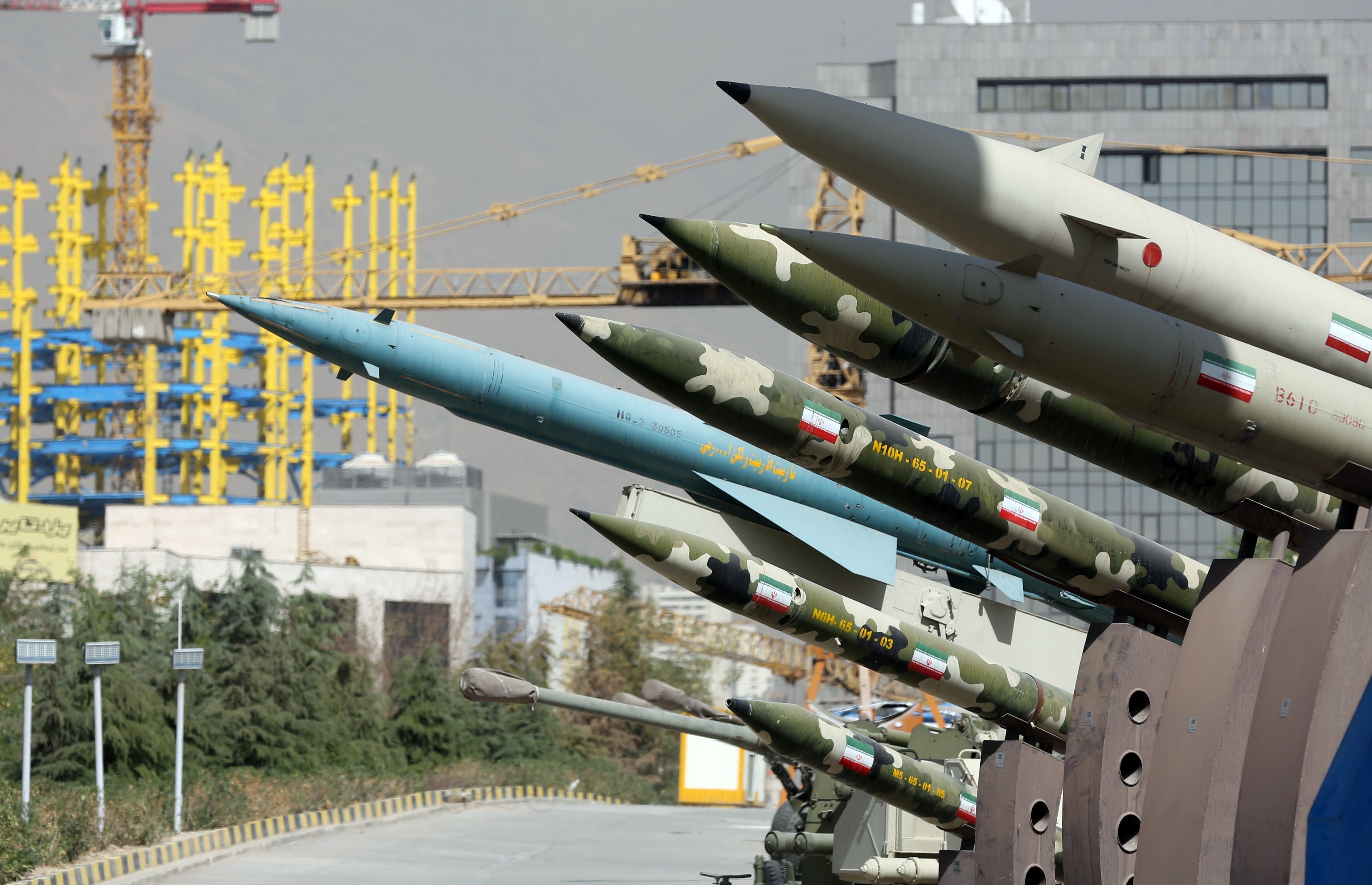 إيران تزيح الستار عن منظومة صاروخية جديد

