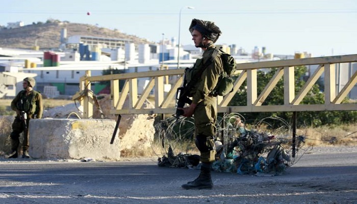 الاحتلال يغلق شارع النفق شمال غرب القدس
