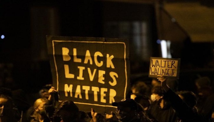 احتجاجات في ولاية أوهايو الأمريكية بعد قتل الشرطة لرجل ذي بشرة سوداء
