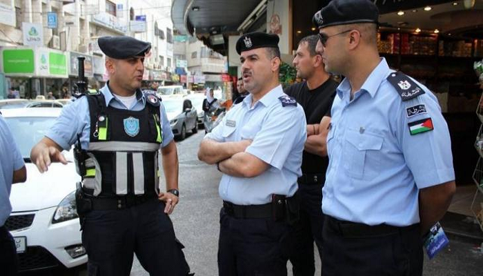 الشرطة تغلق محالا تجارية وتحرر مخالفات في بيت لحم 
