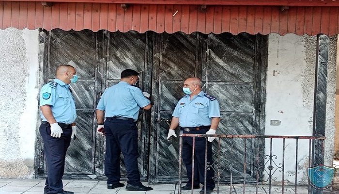الشرطة تغلق محال تجارية وتحرر مخالفات سلامة عامة في جنين