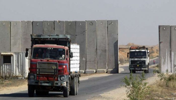 إسرائيل تسمح بإدخال 12 حافلة و8 شاحنات جديدة لغزة عبر (معبر إيرز)
