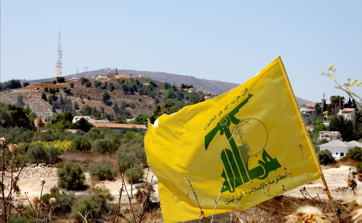 الغارديان: حزب الله يتابع بحذر الأيام الأخيرة لترامب

