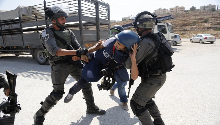 إنتهاكات الاحتلال الإسرائيلي بحق الصحفيين الفلسطينيين والمؤسسات الإعلامية خلال عام 2020
