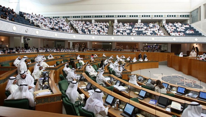 الكويت تختار برلمانها الجديد في ظل أزمتي كورونا والاقتصاد