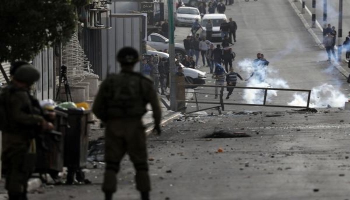 4 إصابات بينها 3 خطيرة برصاص الاحتلال واعتقال اثنين خلال اقتحام مخيم قلنديا
