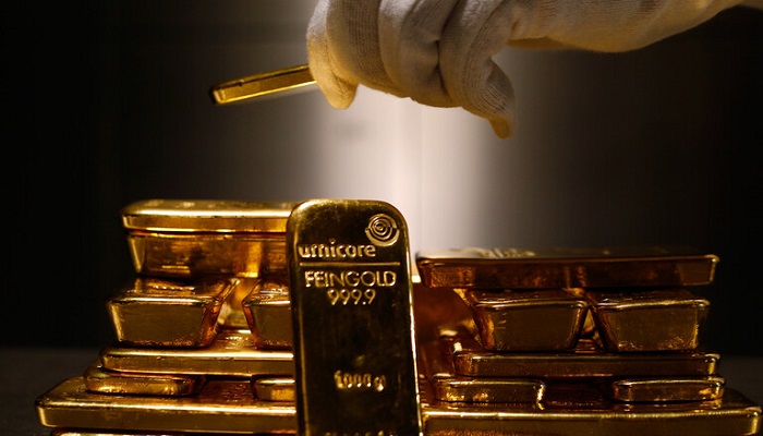 الذهب يتراجع عن ذروة أسبوعين
