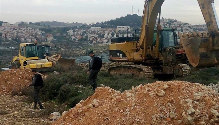 الاحتلال يشق طريقا لربط مستوطنات جنوب نابلس بالأغوار
