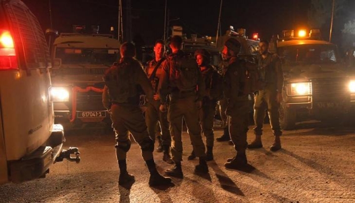 موقع عبري: إطلاق النار على فلسطيني بعد الاشتباه بمحاولته تنفيذ عملية دهس
