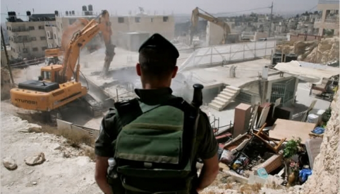 الاحتلال يهدم منزلا في قرية الولجة شمال غرب بيت لحم

