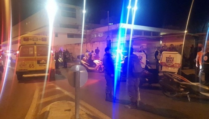 موقع عبري يكشف: لماذا لم يطلق الجنود النار على منفذ عملية الدهس بالقدس؟
