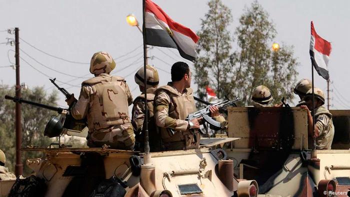 مقتل ضابطين مصريين و10 مسلحين خلال إحباط هجوم إرهابي في شمال سيناء
