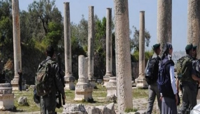 مستوطنون يقتحمون الموقع الأثري في سبسطية
