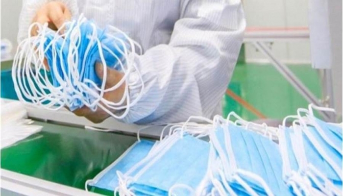 مصنع فلسطيني يبدأ بإنتاج الكمامات بطاقة تزيد على 10 آلاف يوميا
