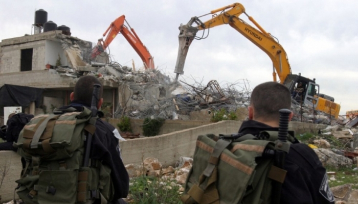 الاحتلال يهدم منزلا شرق بيت لحم
