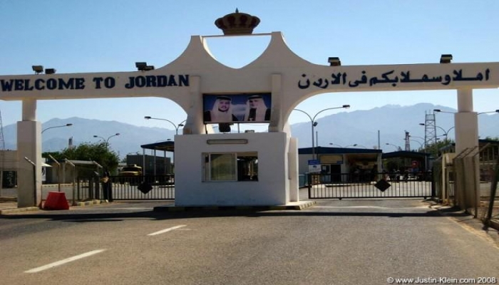 100 طالب فلسطيني عالقون