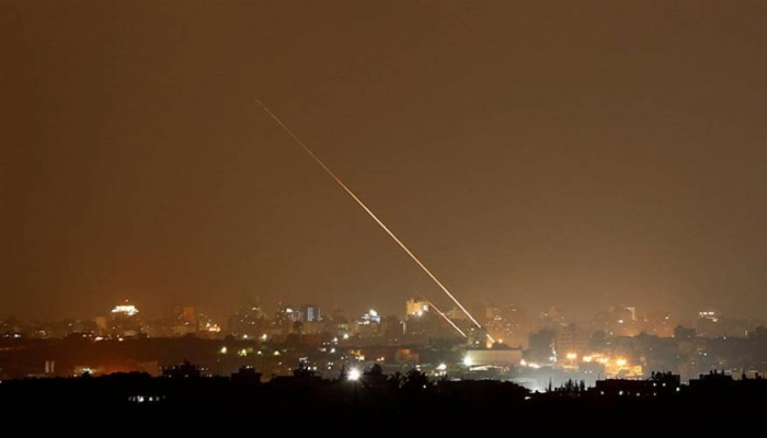 الاحتلال يزعم سقوط صاروخ في مستوطنات غلاف غزة
