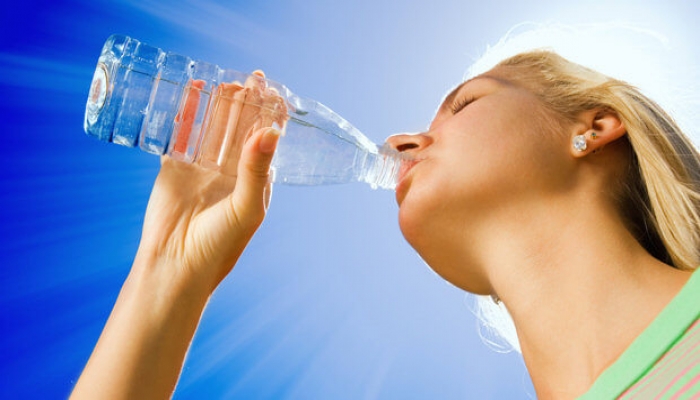 11 فائدة لشرب المياه على معدة خاوية صباحا

