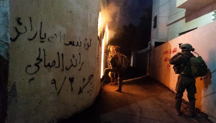 جرحى وحالات اختناق بمواجهات مع الاحتلال في بلدة العيسوية 
