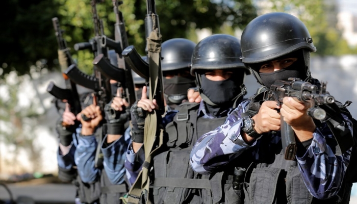 القبض على شخص صادر بحقه 8 مذكرات قضائية بقيمة 2.5 مليون شيقل برام الله

