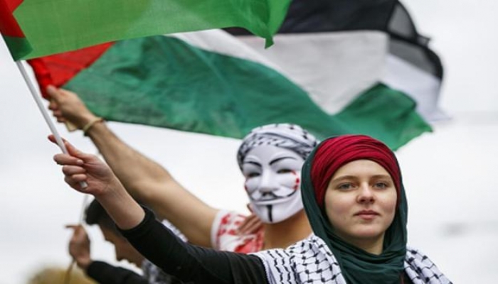 عشية يومها العالمي... المرأة الفلسطينية في أرقام
