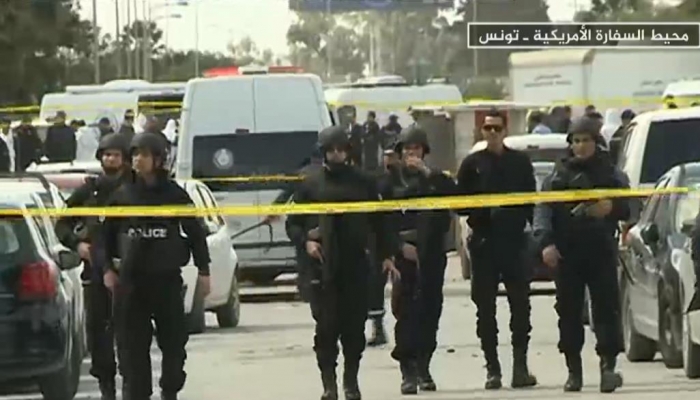 تونس.. جرحى من الأمن ومقتل المهاجمين بتفجير انتحاري قرب السفارة الأميركية
