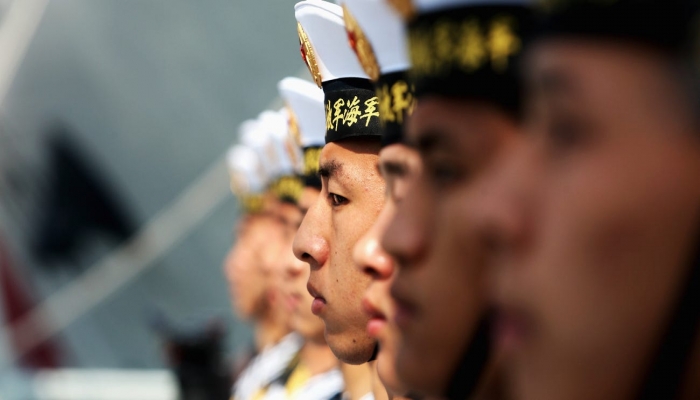 البحرية الأمريكية تحذر الصين بعد أن استخدمت مدمرة صينية سلاح الليزر ضد طائرة أمريكية

