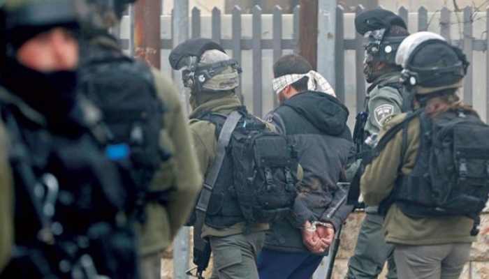 الاحتلال يعتقل 4 مواطنين من البلدة القديمة في القدس المحتلة
