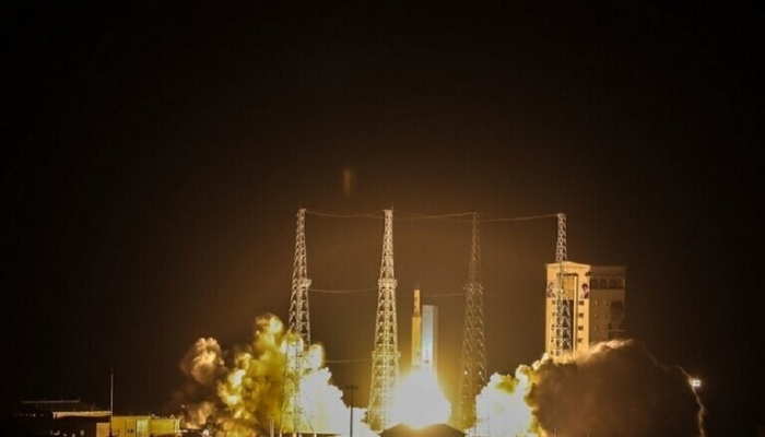 إيران تعلن عن إطلاقها أول قمر صناعي عسكري بنجاح (صور)
