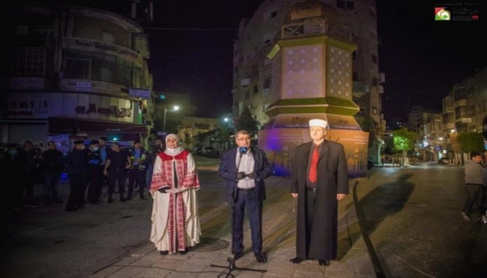 إضاءة فانوس رمضان في رام الله
