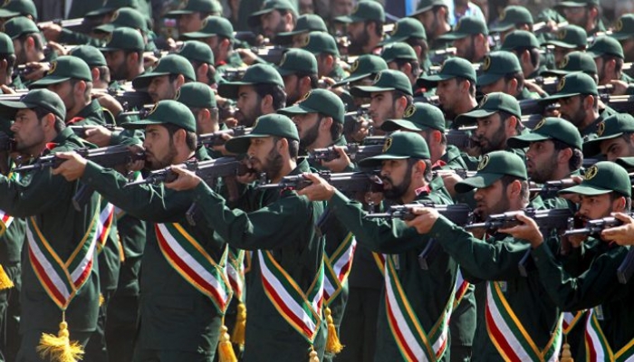 أقوى تهديد من الجيش الإيراني إلى القوات الأمريكية في مياه الخليج
