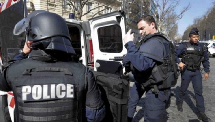 مقتل شخصين بسكين وإصابة آخرين وسط بلدة فرنسية
