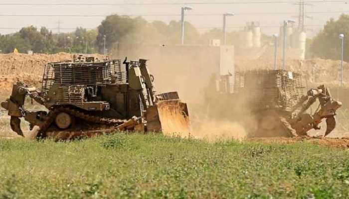 توغل لجرافات الاحتلال وإطلاق نار تجاه المزارعين شمال وجنوب قطاع غزة
