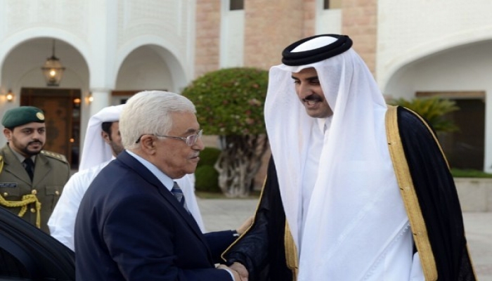 الرئيس عباس وأمير قطر يبحثان هاتفيًا جائحة 